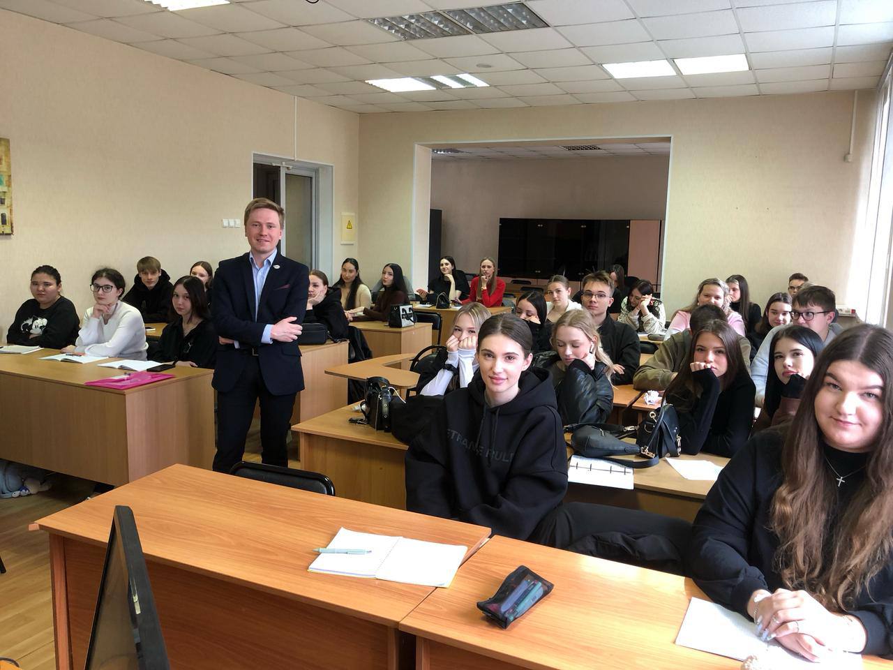 Студенты Колледжа Президентской академии в Хабаровске специальности «Банковское дело» приняли участие в специализированной лекции, посвященной мониторингу и оценке кредитных рисков